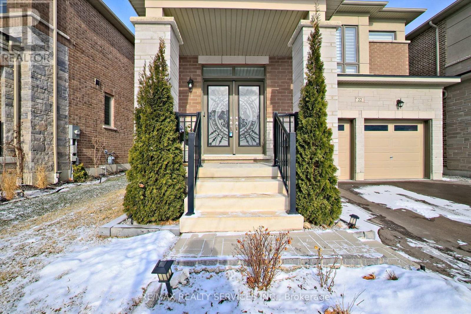 22 Ogston Crescent, Whitby, Ontario  L1P 0G9 - Photo 4 - E11936464