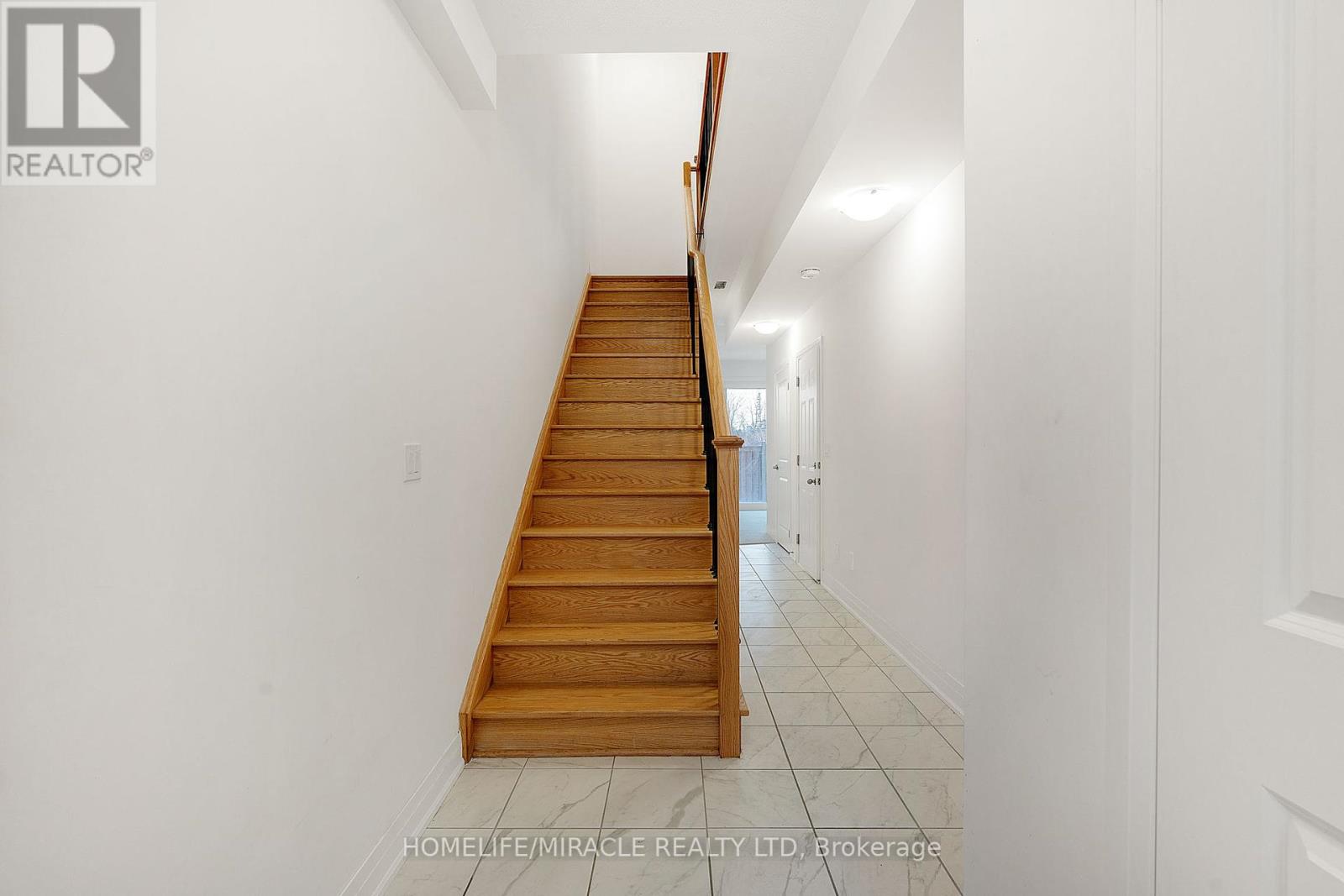 17 Nautical Way N, Whitby, Ontario  L6R 2H1 - Photo 8 - E11936467