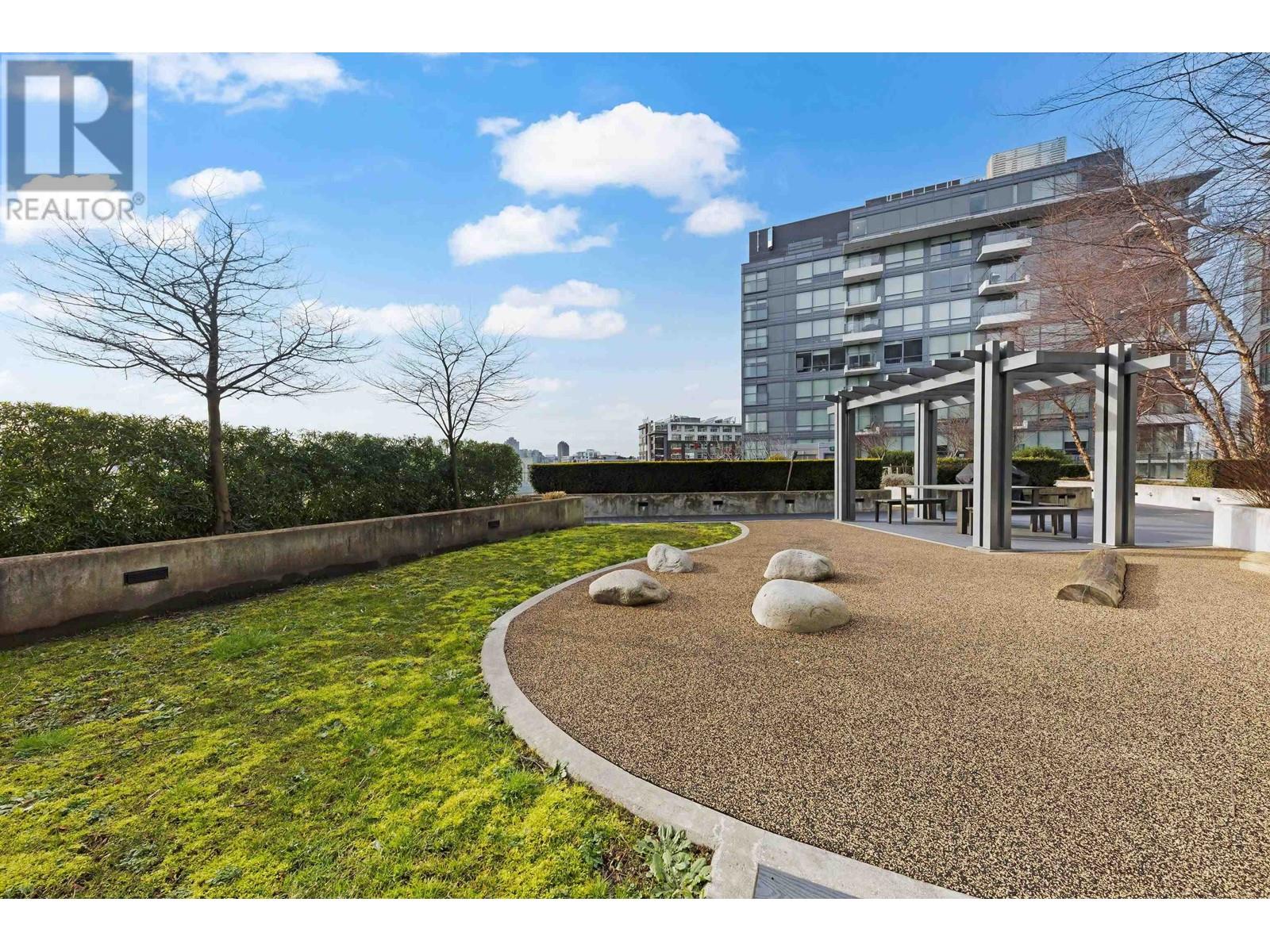 616 159 W 2ND AVENUE