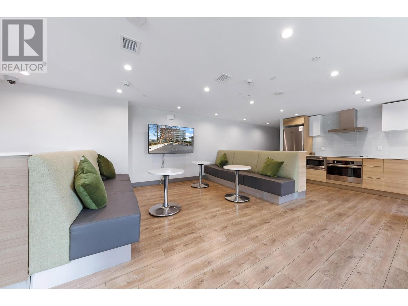 616 159 W 2ND AVENUE