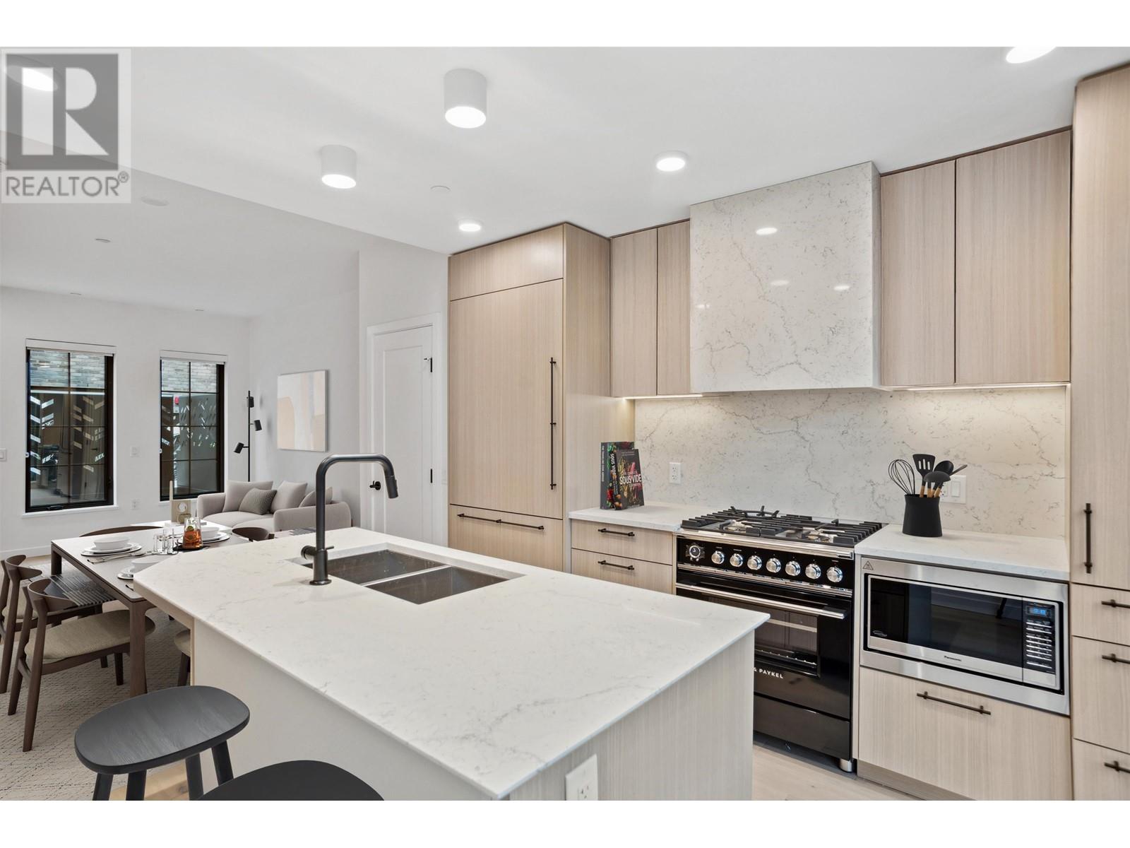 Property at 197 W KING EDWARD AVE STREET image 2
