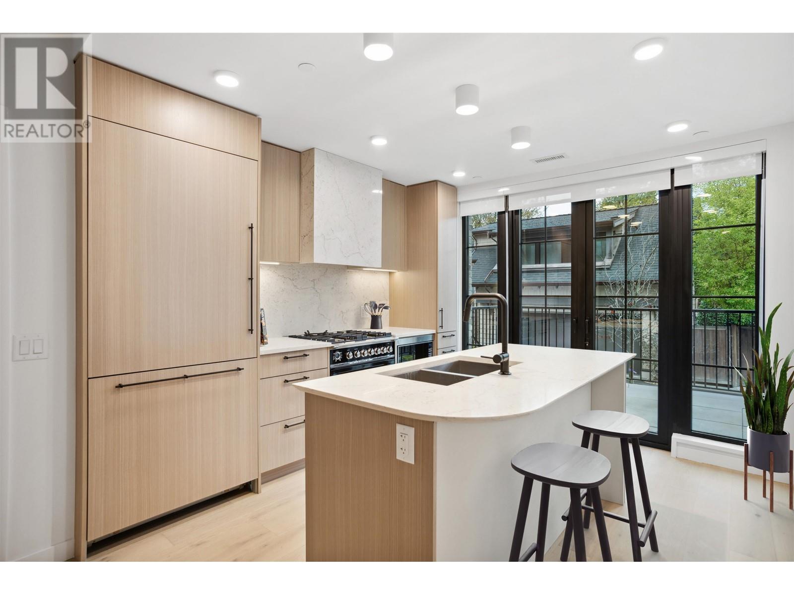 Property at 197 W KING EDWARD AVE STREET image 1