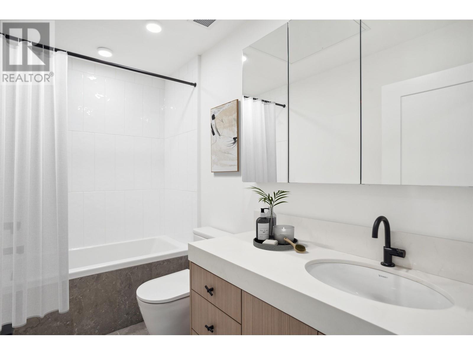 Listing Picture 11 of 16 : 4078 COLUMBIA STREET, Vancouver / 溫哥華 - 魯藝地產 Yvonne Lu Group - MLS Medallion Club Member