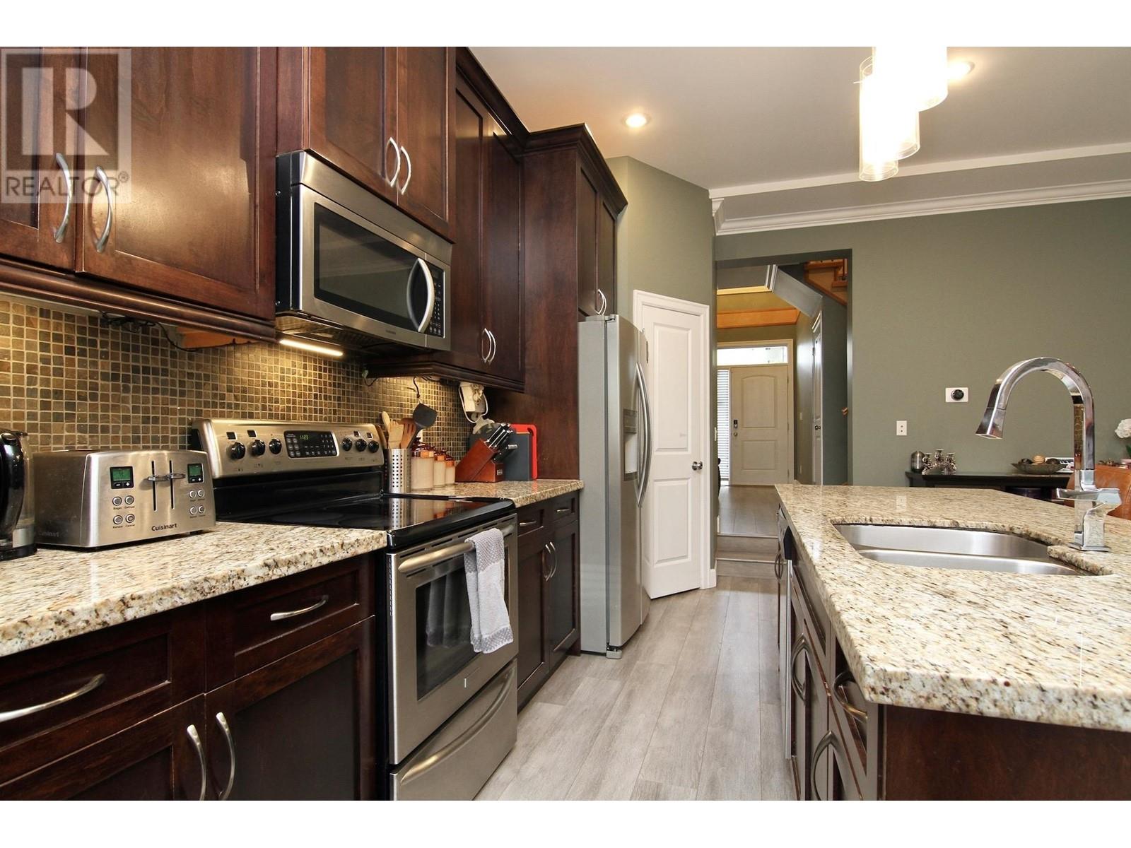 24222 104 Avenue, Maple Ridge, British Columbia V2W 0E4 - Photo 6 - R2959045