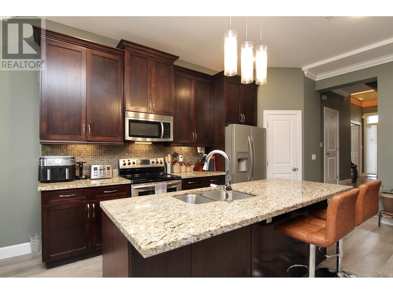 24222 104 Avenue, Maple Ridge, British Columbia V2W 0E4 - Photo 4 - R2959045