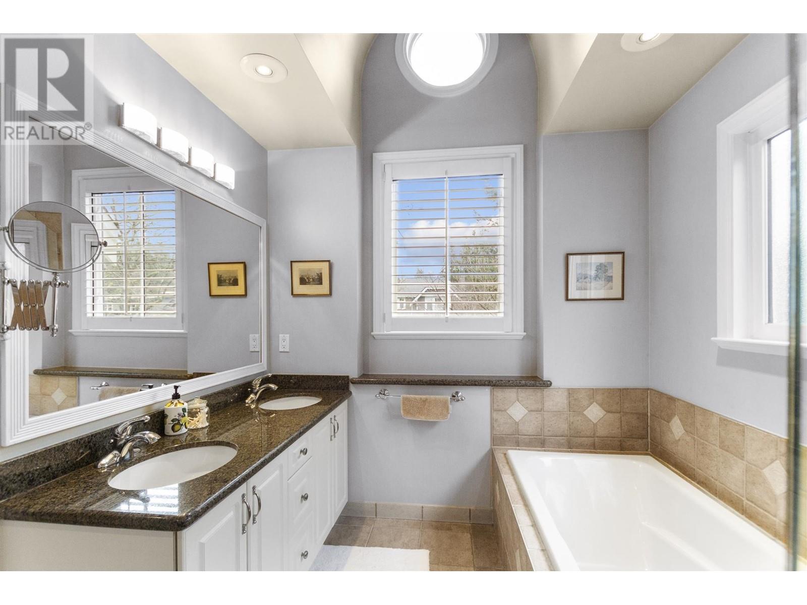 Listing Picture 13 of 26 : 4443 W 15TH AVENUE, Vancouver / 溫哥華 - 魯藝地產 Yvonne Lu Group - MLS Medallion Club Member