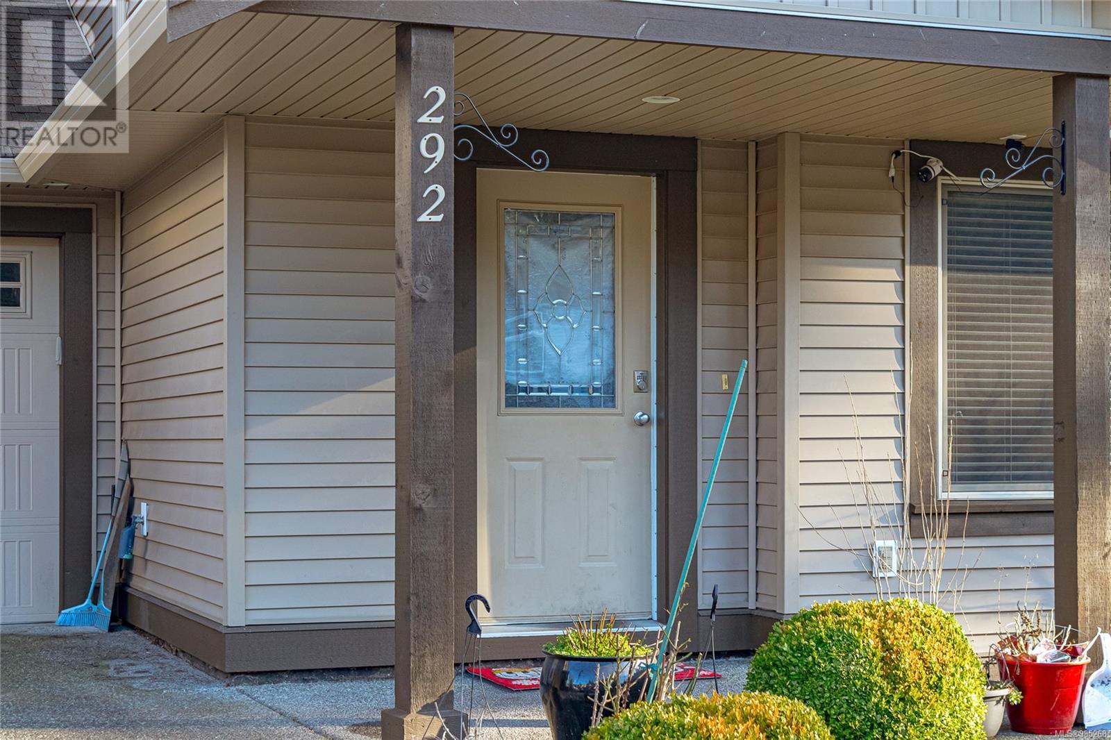 Property at 292 Applegreen Ave image 3