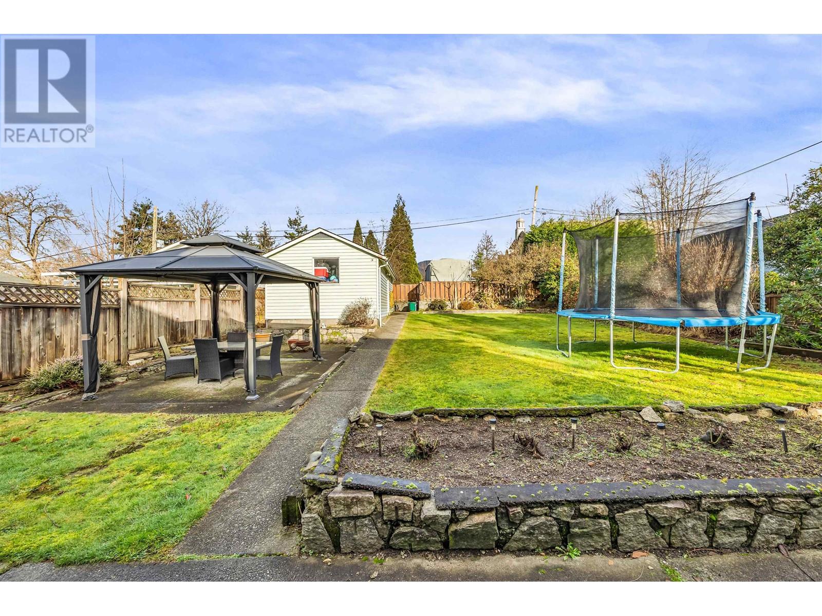 420 Lyon Place, North Vancouver, British Columbia  V7L 1Y5 - Photo 11 - R2959151