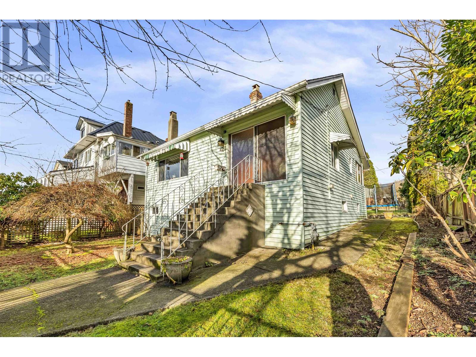 420 Lyon Place, North Vancouver, British Columbia  V7L 1Y5 - Photo 8 - R2959151