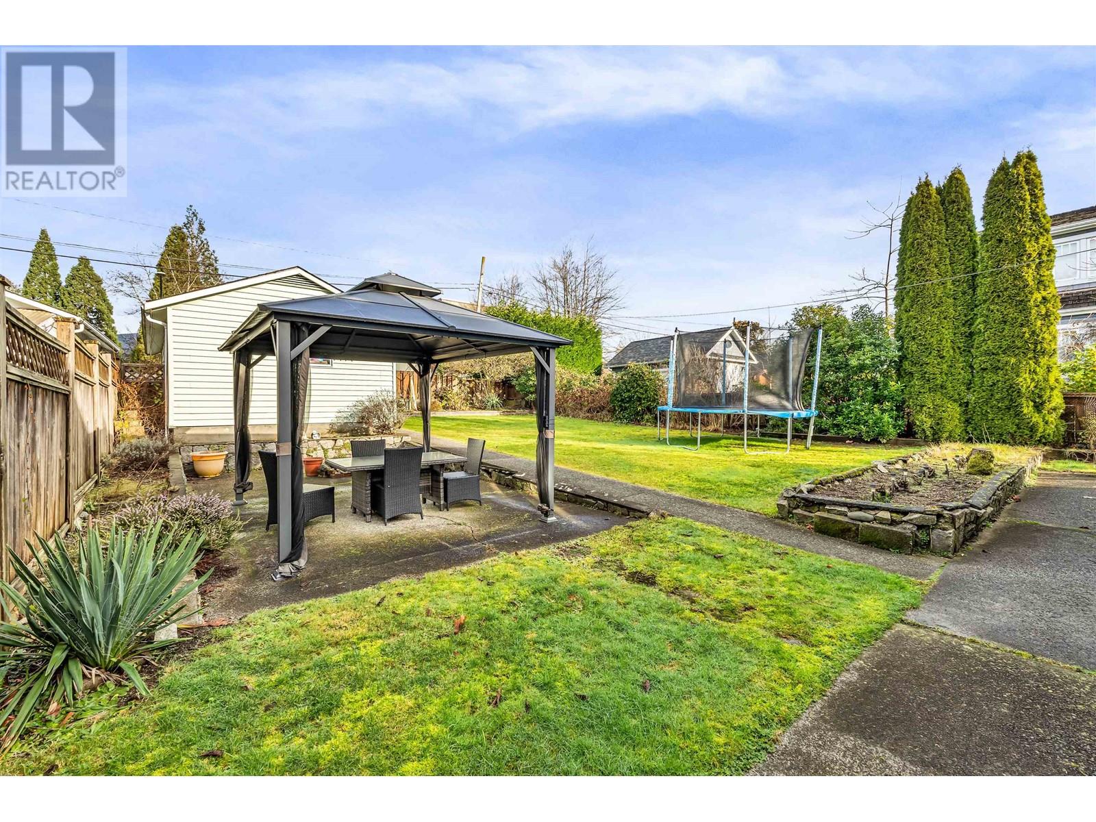 420 Lyon Place, North Vancouver, British Columbia  V7L 1Y5 - Photo 10 - R2959151