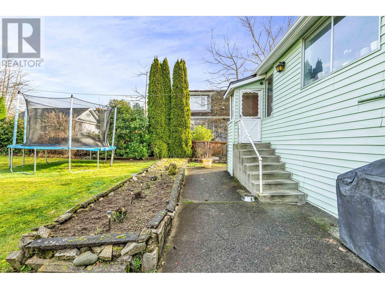 420 Lyon Place, North Vancouver, British Columbia  V7L 1Y5 - Photo 9 - R2959151