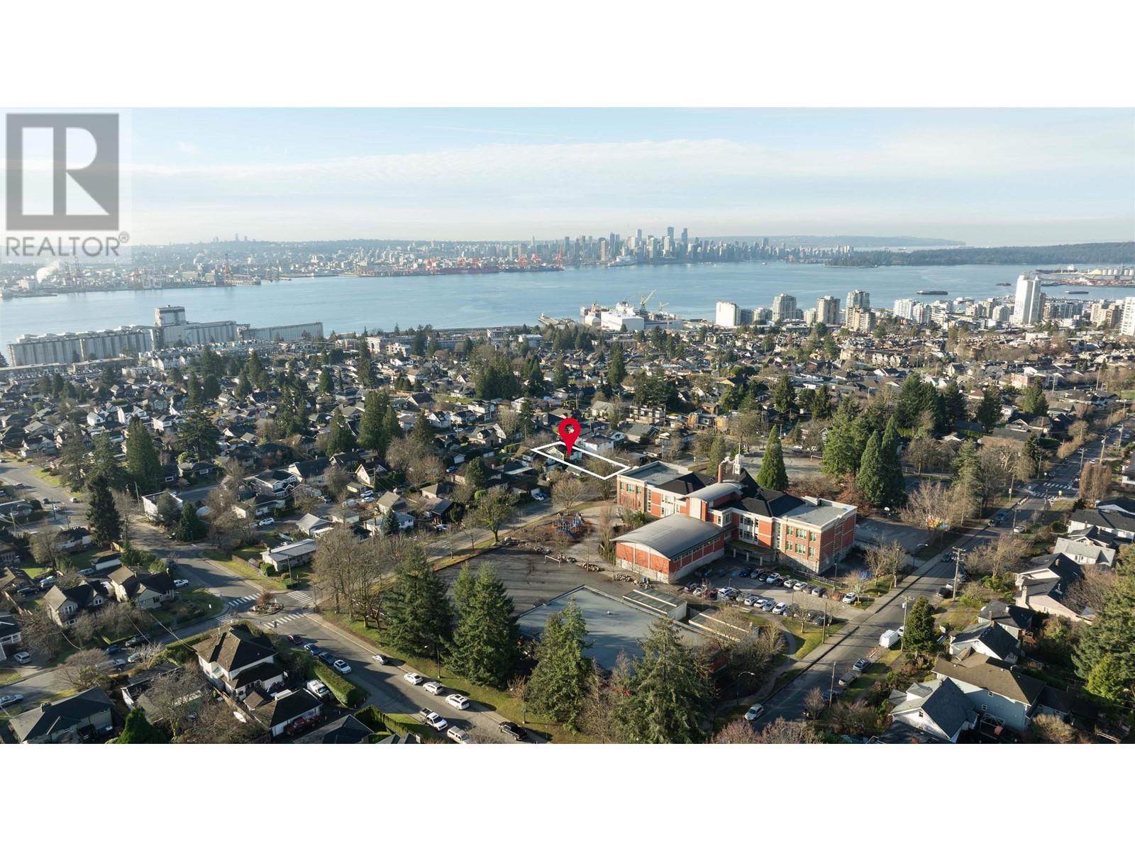 420 Lyon Place, North Vancouver, British Columbia  V7L 1Y5 - Photo 5 - R2959151