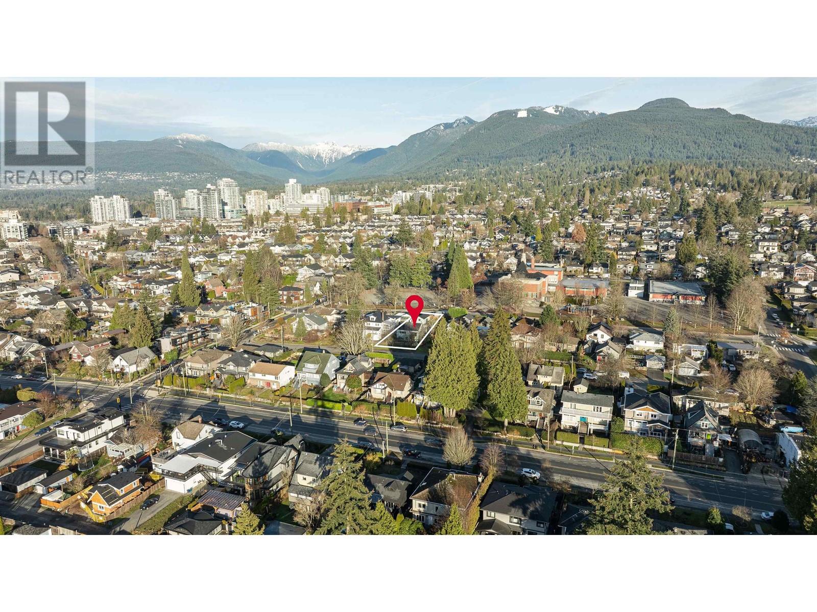 420 Lyon Place, North Vancouver, British Columbia  V7L 1Y5 - Photo 3 - R2959151