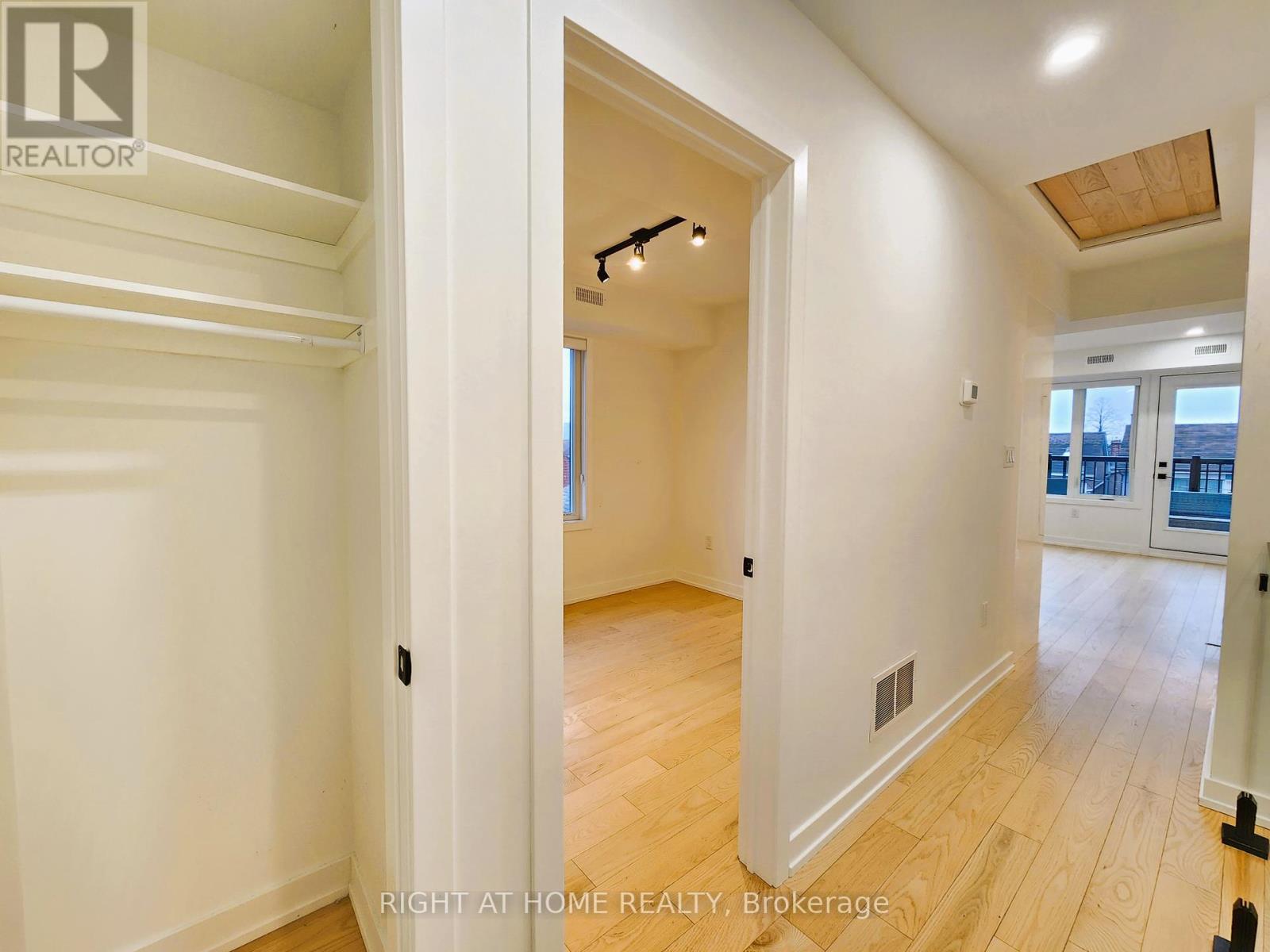 4 - 106 Lappin Avenue, Toronto, Ontario  M6H 1Y4 - Photo 8 - W11935195