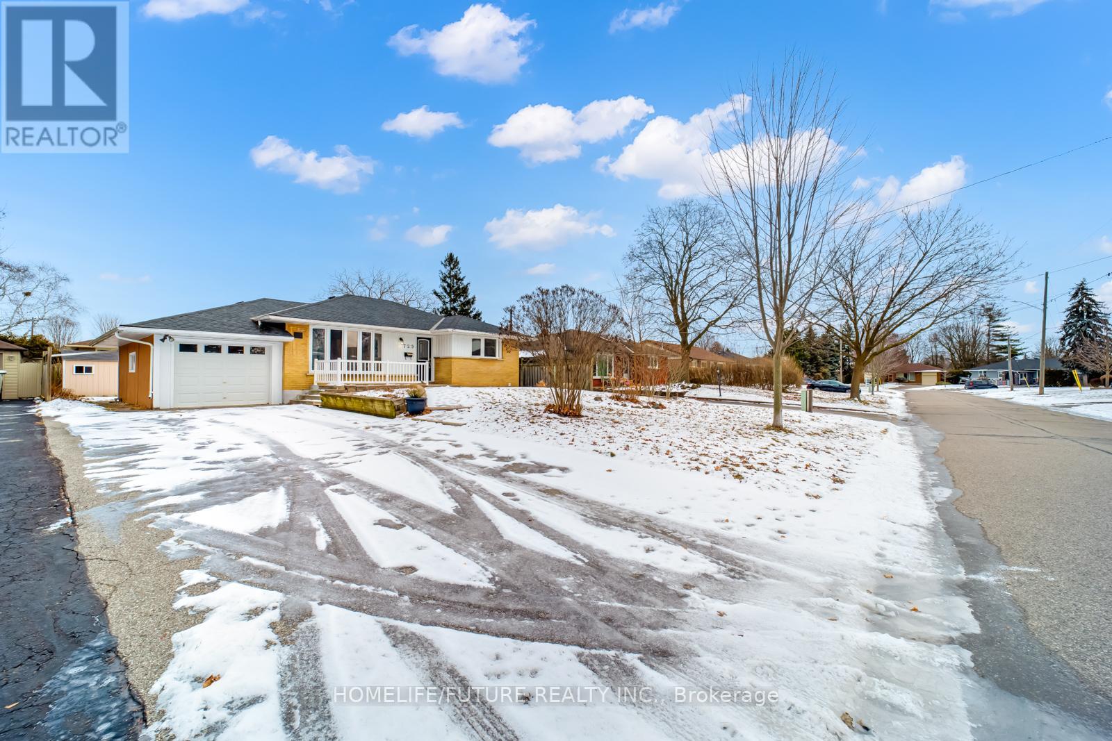Property at 729 GLENFOREST STREET image 3