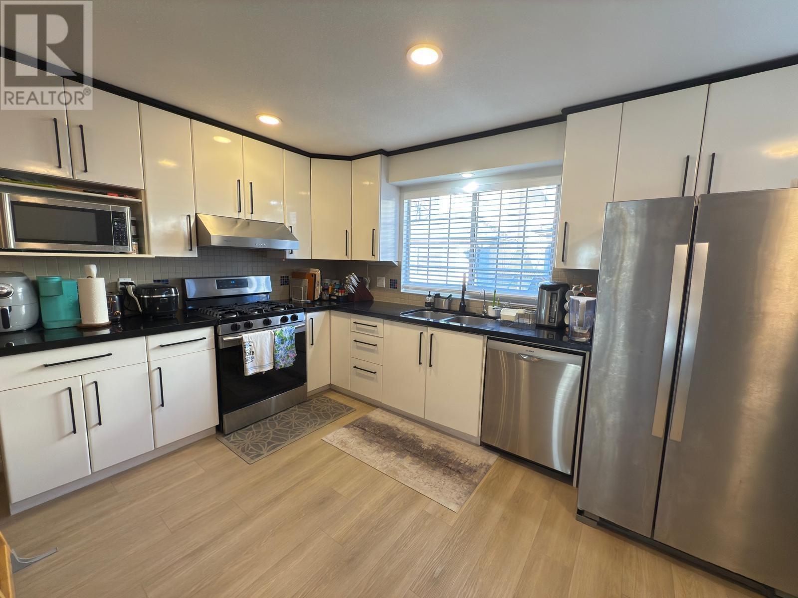 Listing Picture 3 of 27 : 17 8700 BENNETT ROAD, Richmond / 烈治文 - 魯藝地產 Yvonne Lu Group - MLS Medallion Club Member
