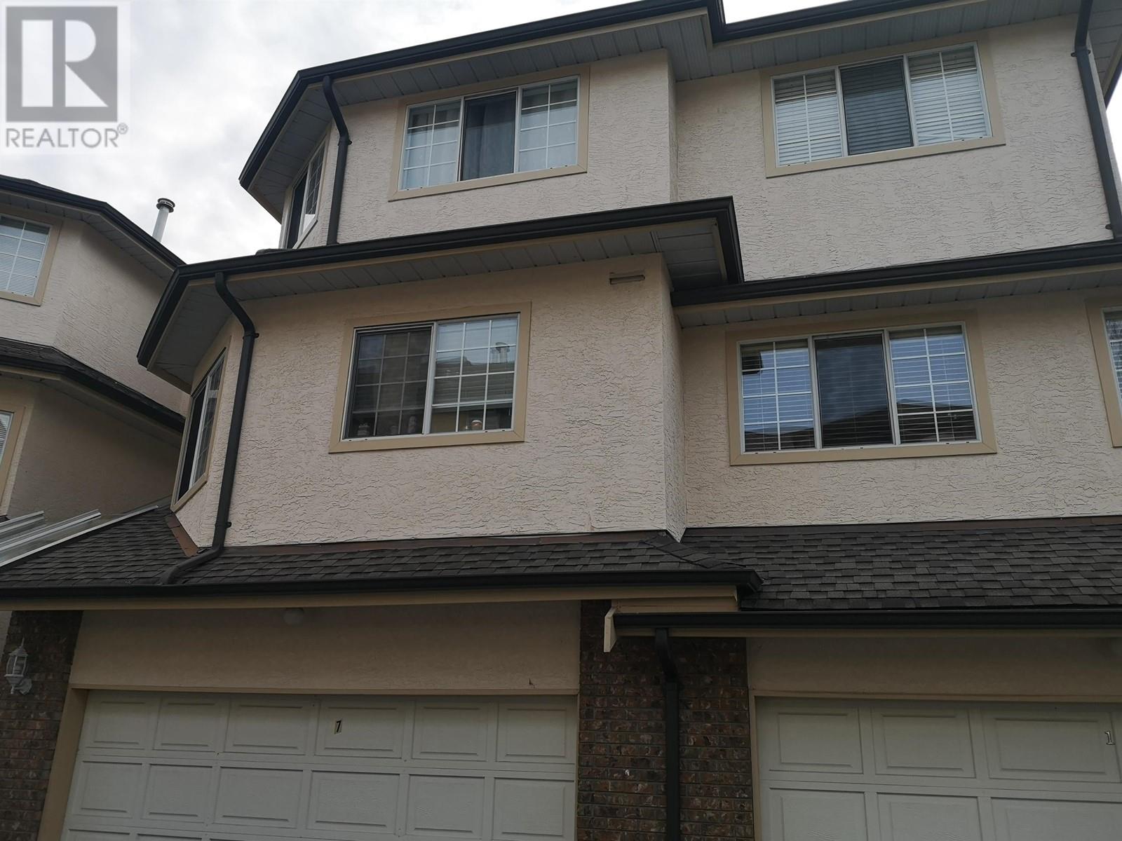 Listing Picture 2 of 27 : 17 8700 BENNETT ROAD, Richmond / 烈治文 - 魯藝地產 Yvonne Lu Group - MLS Medallion Club Member