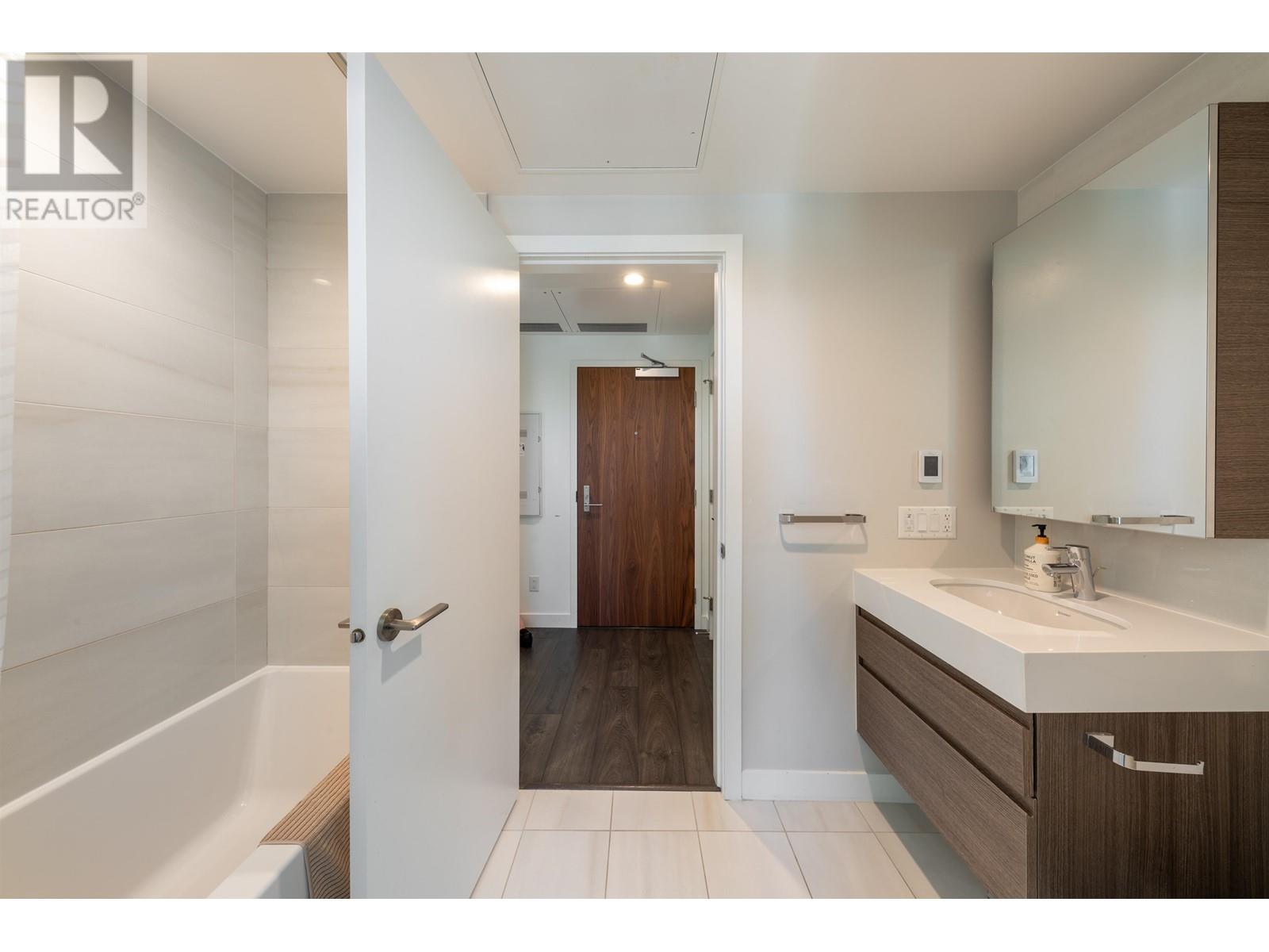 Listing Picture 14 of 18 : 510 6463 SILVER AVENUE, Burnaby / 本拿比 - 魯藝地產 Yvonne Lu Group - MLS Medallion Club Member