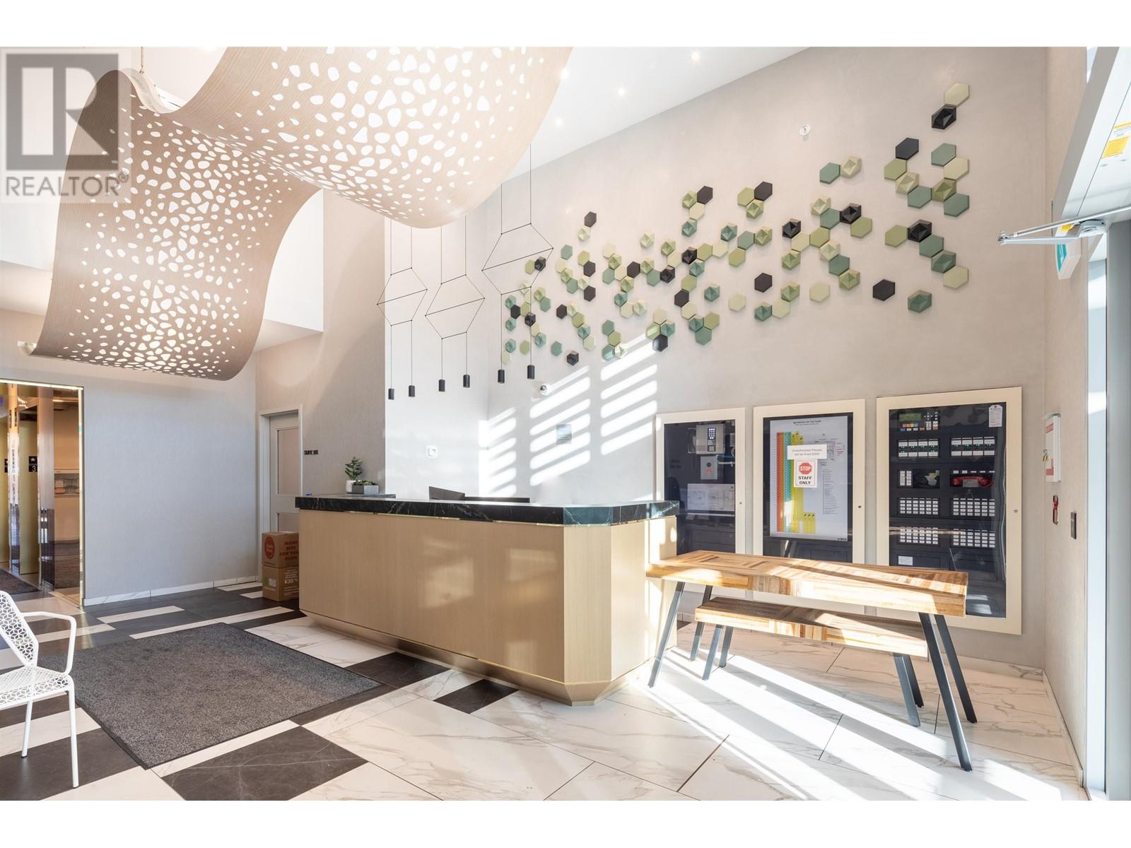 Listing Picture 2 of 18 : 510 6463 SILVER AVENUE, Burnaby / 本拿比 - 魯藝地產 Yvonne Lu Group - MLS Medallion Club Member