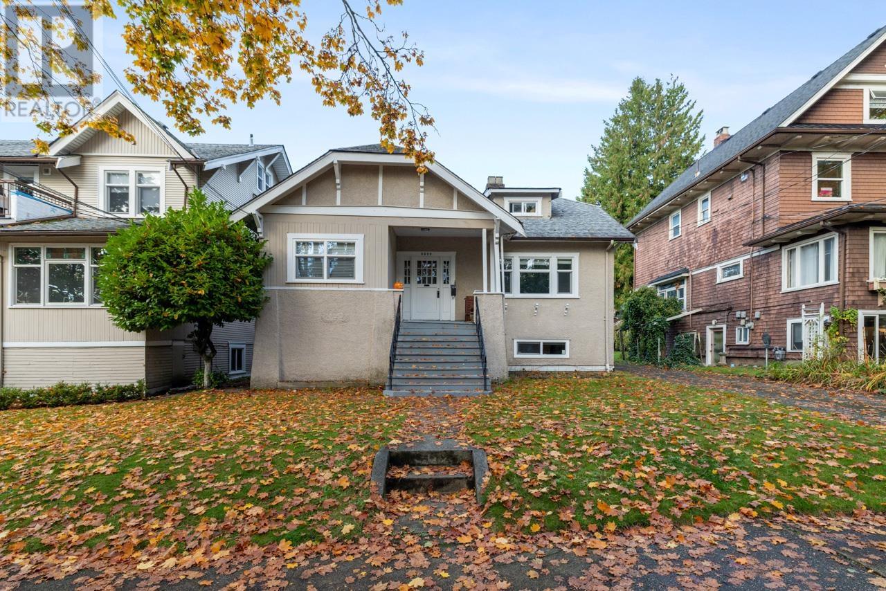 Listing Picture 2 of 4 : 2325 W 8TH AVENUE, Vancouver / 溫哥華 - 魯藝地產 Yvonne Lu Group - MLS Medallion Club Member