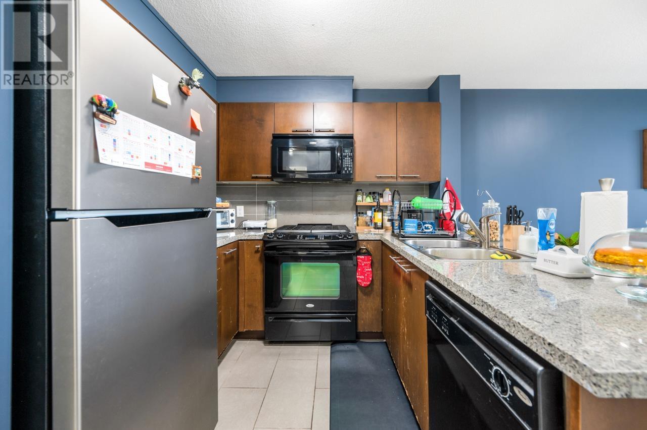 Listing Picture 21 of 29 : 917 9171 FERNDALE ROAD, Richmond / 烈治文 - 魯藝地產 Yvonne Lu Group - MLS Medallion Club Member