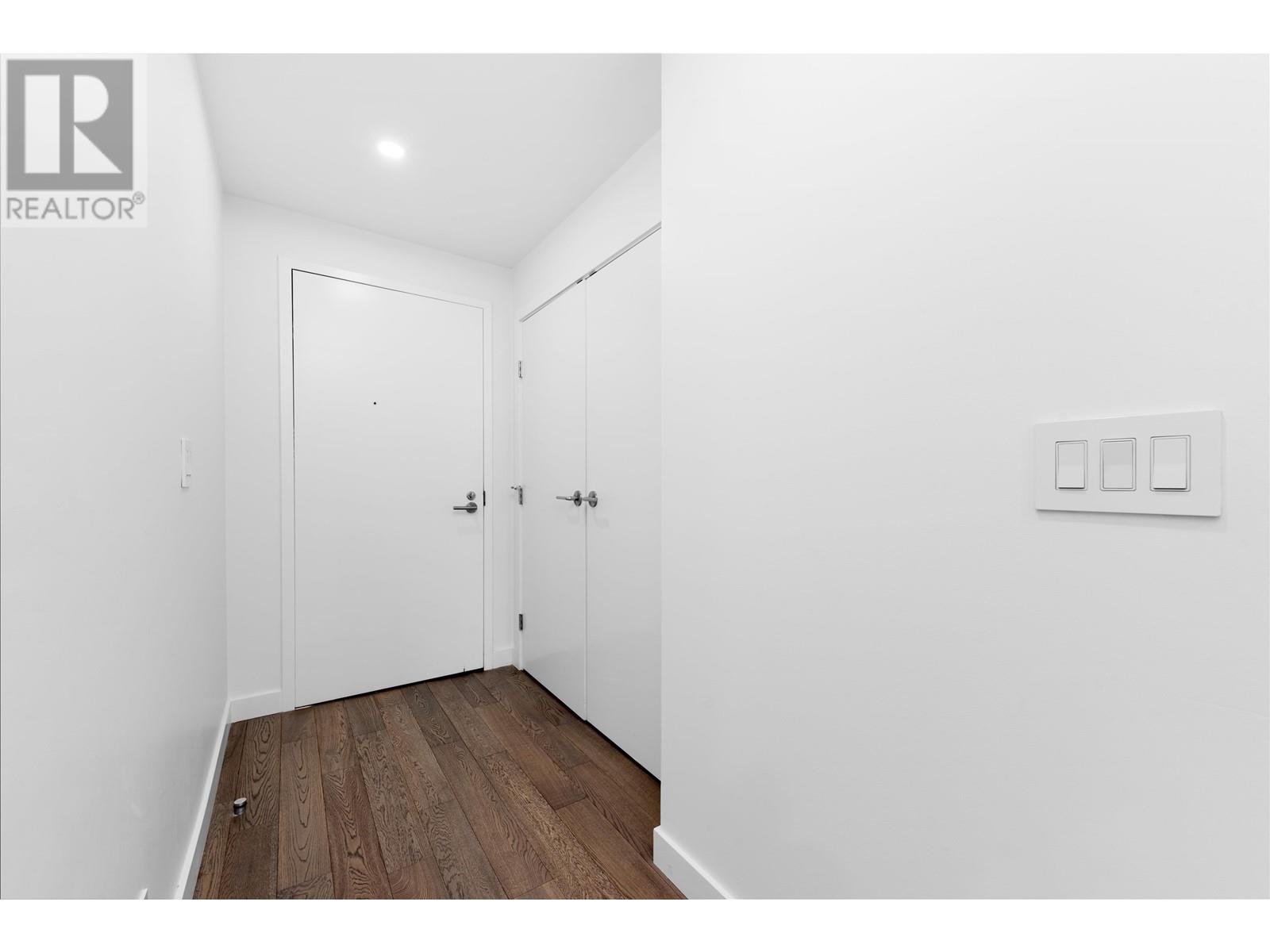 Listing Picture 26 of 33 : 3209 1480 HOWE STREET, Vancouver / 溫哥華 - 魯藝地產 Yvonne Lu Group - MLS Medallion Club Member