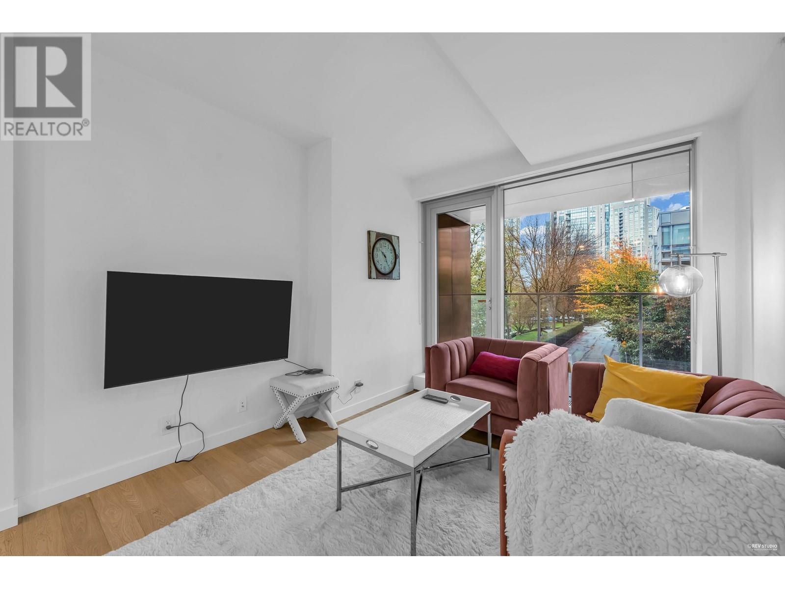 302 1480 Howe Street, Vancouver, British Columbia  V6Z 0G5 - Photo 2 - R2959369