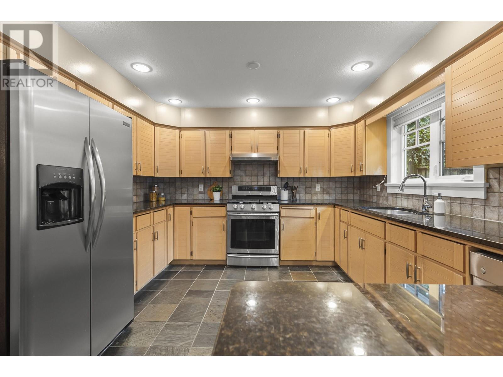 Listing Picture 15 of 40 : 1845 W 62 AVENUE, Vancouver / 溫哥華 - 魯藝地產 Yvonne Lu Group - MLS Medallion Club Member