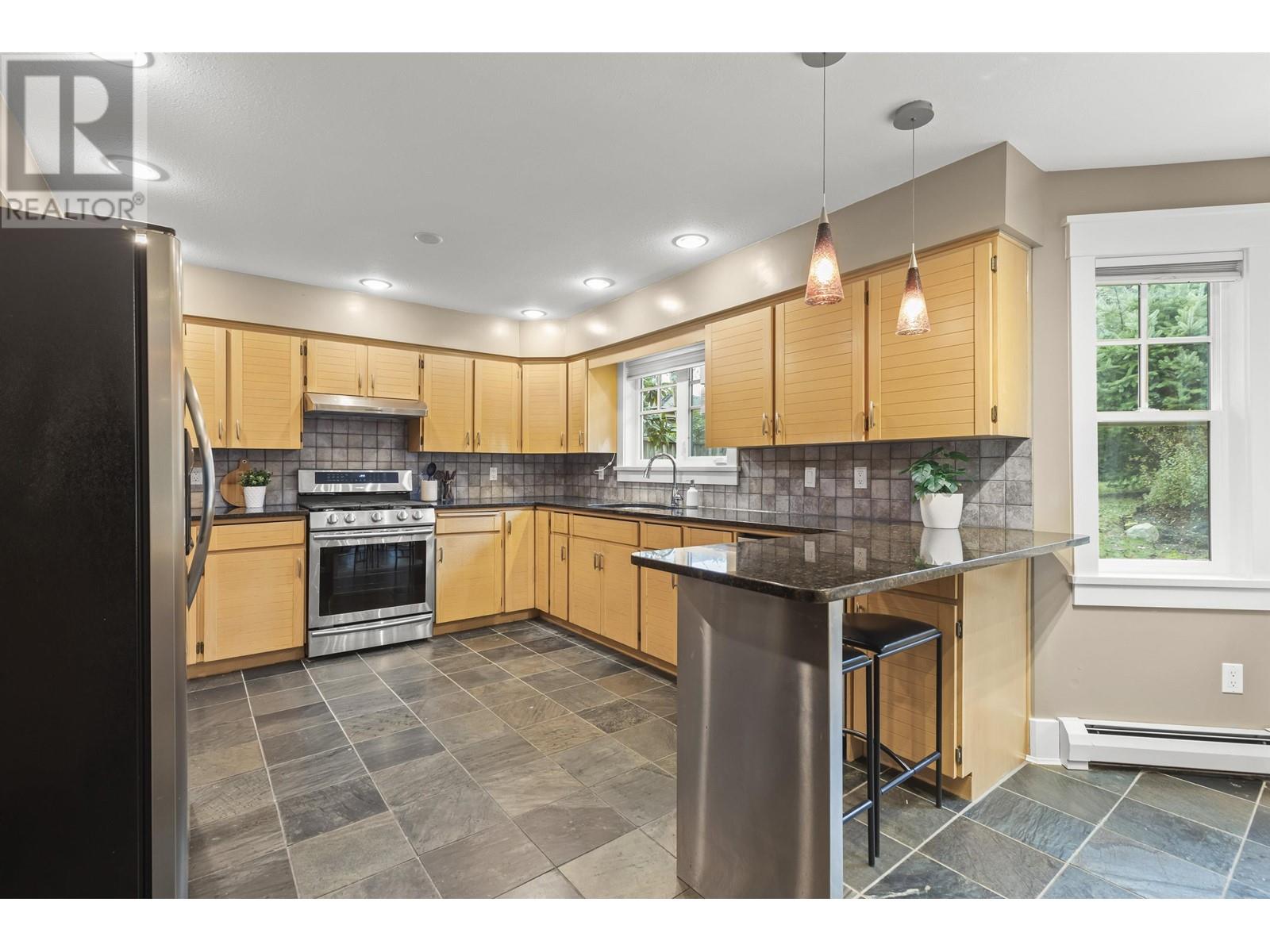 Listing Picture 13 of 40 : 1845 W 62 AVENUE, Vancouver / 溫哥華 - 魯藝地產 Yvonne Lu Group - MLS Medallion Club Member