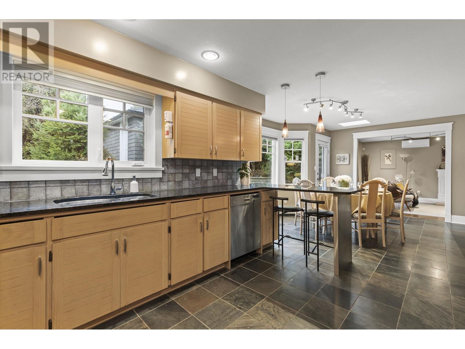 Listing Picture 16 of 40 : 1845 W 62 AVENUE, Vancouver / 溫哥華 - 魯藝地產 Yvonne Lu Group - MLS Medallion Club Member