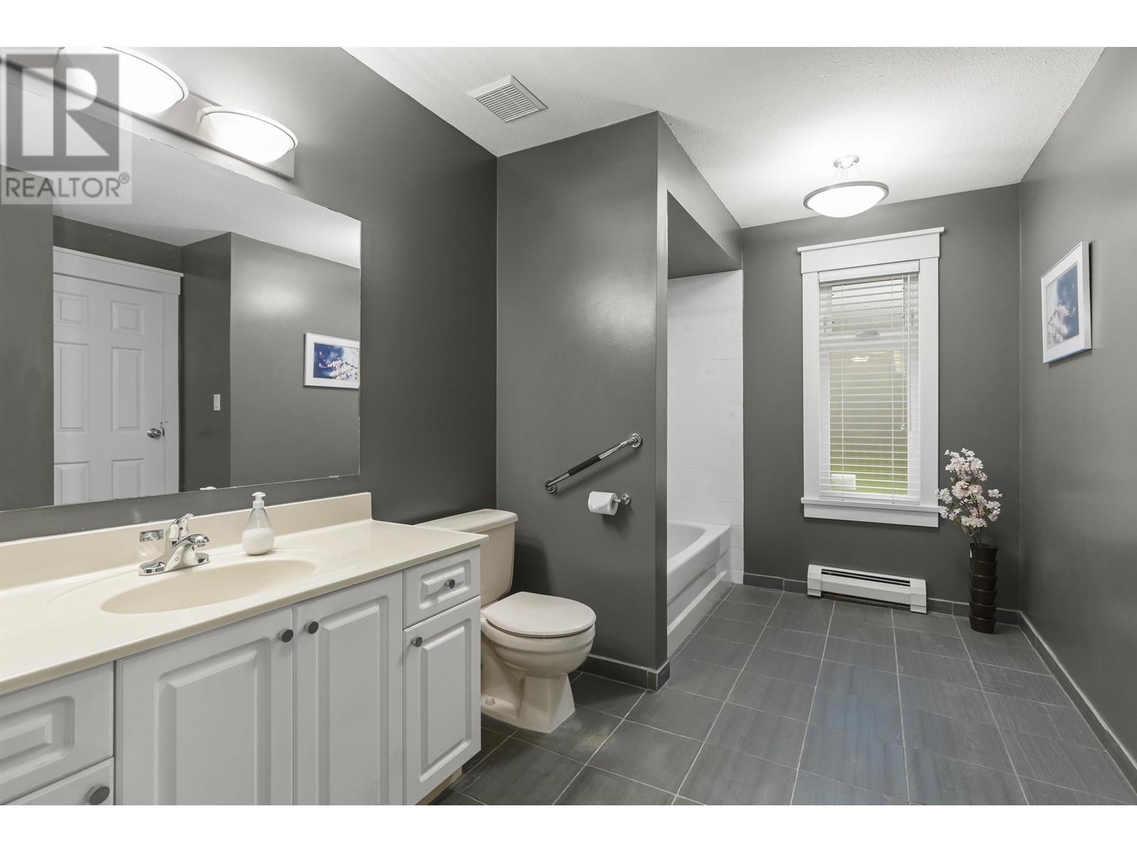 Listing Picture 25 of 40 : 1845 W 62 AVENUE, Vancouver / 溫哥華 - 魯藝地產 Yvonne Lu Group - MLS Medallion Club Member