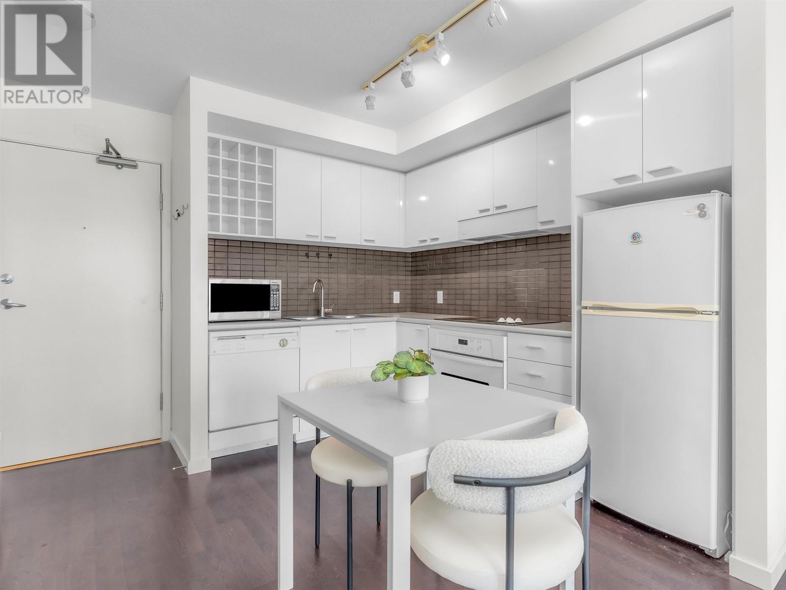 Listing Picture 7 of 22 : 2209 131 REGIMENT SQUARE, Vancouver / 溫哥華 - 魯藝地產 Yvonne Lu Group - MLS Medallion Club Member