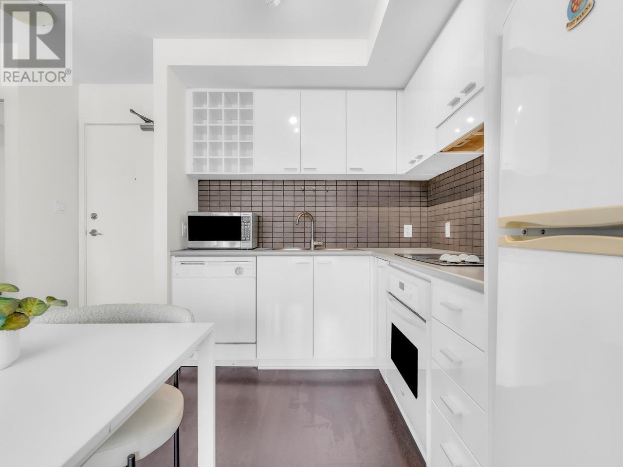 Listing Picture 8 of 22 : 2209 131 REGIMENT SQUARE, Vancouver / 溫哥華 - 魯藝地產 Yvonne Lu Group - MLS Medallion Club Member