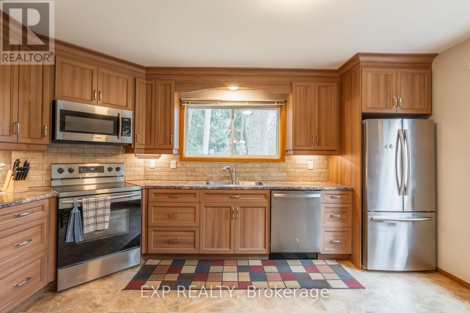 10288 Riverside Drive, Lambton Shores, Ontario  N0M 1T0 - Photo 6 - X11936705