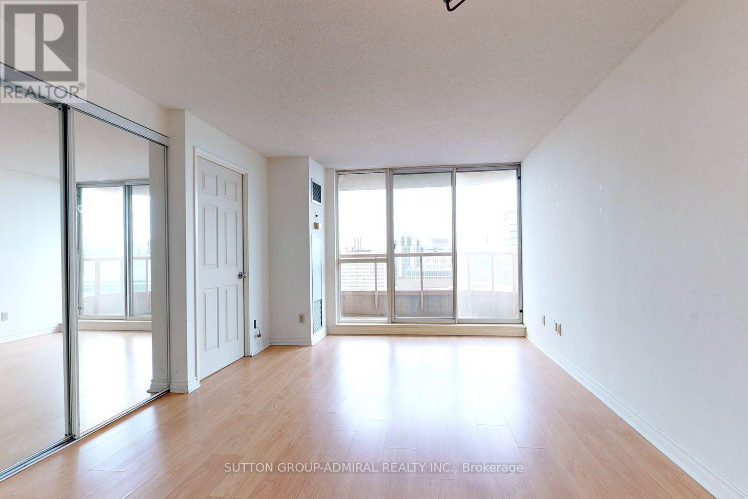 2305 - 736 Bay Street, Toronto, Ontario  M5G 1N6 - Photo 3 - C11936699