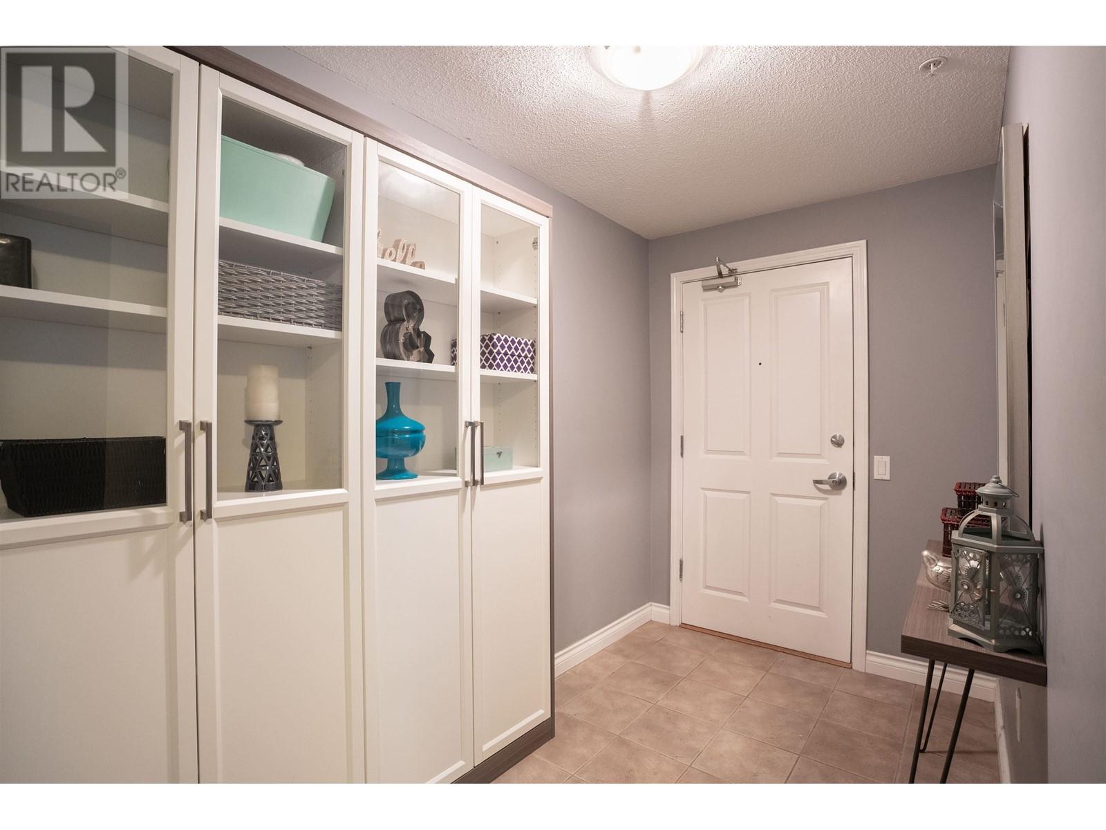 Listing Picture 17 of 20 : 103 6611 SOUTHOAKS COURT, Burnaby / 本拿比 - 魯藝地產 Yvonne Lu Group - MLS Medallion Club Member
