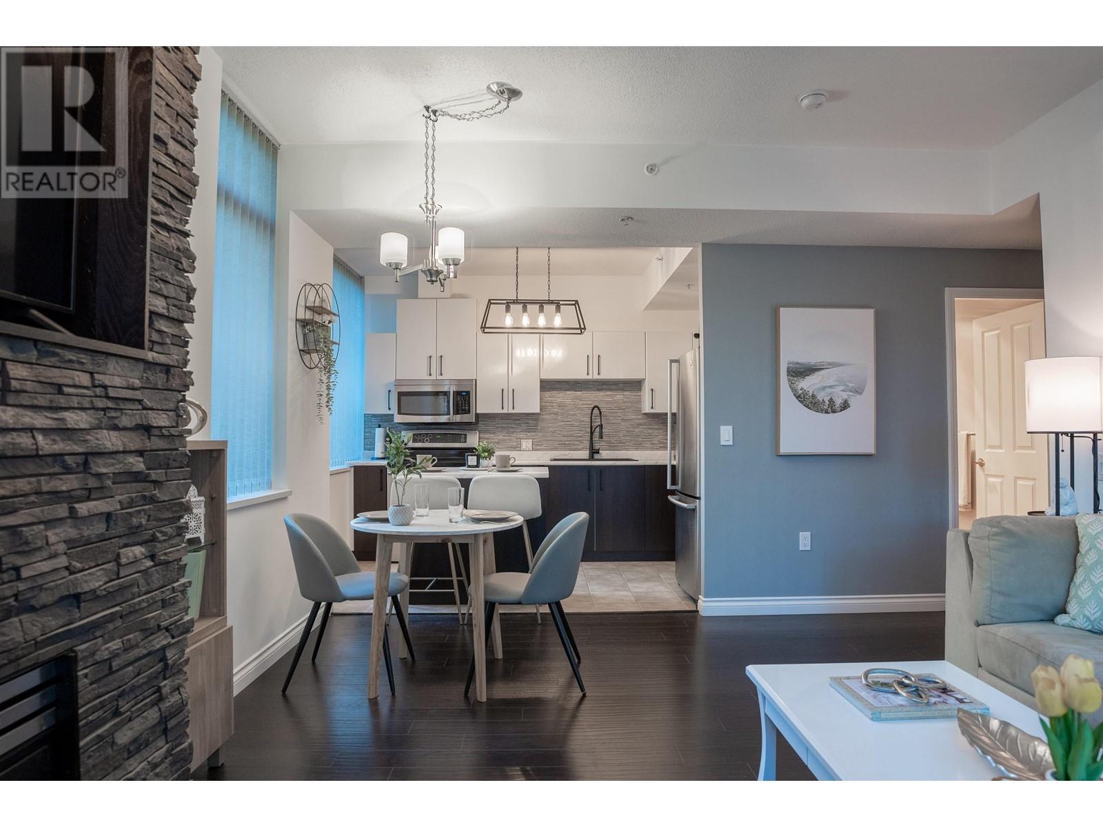 Listing Picture 2 of 20 : 103 6611 SOUTHOAKS COURT, Burnaby / 本拿比 - 魯藝地產 Yvonne Lu Group - MLS Medallion Club Member