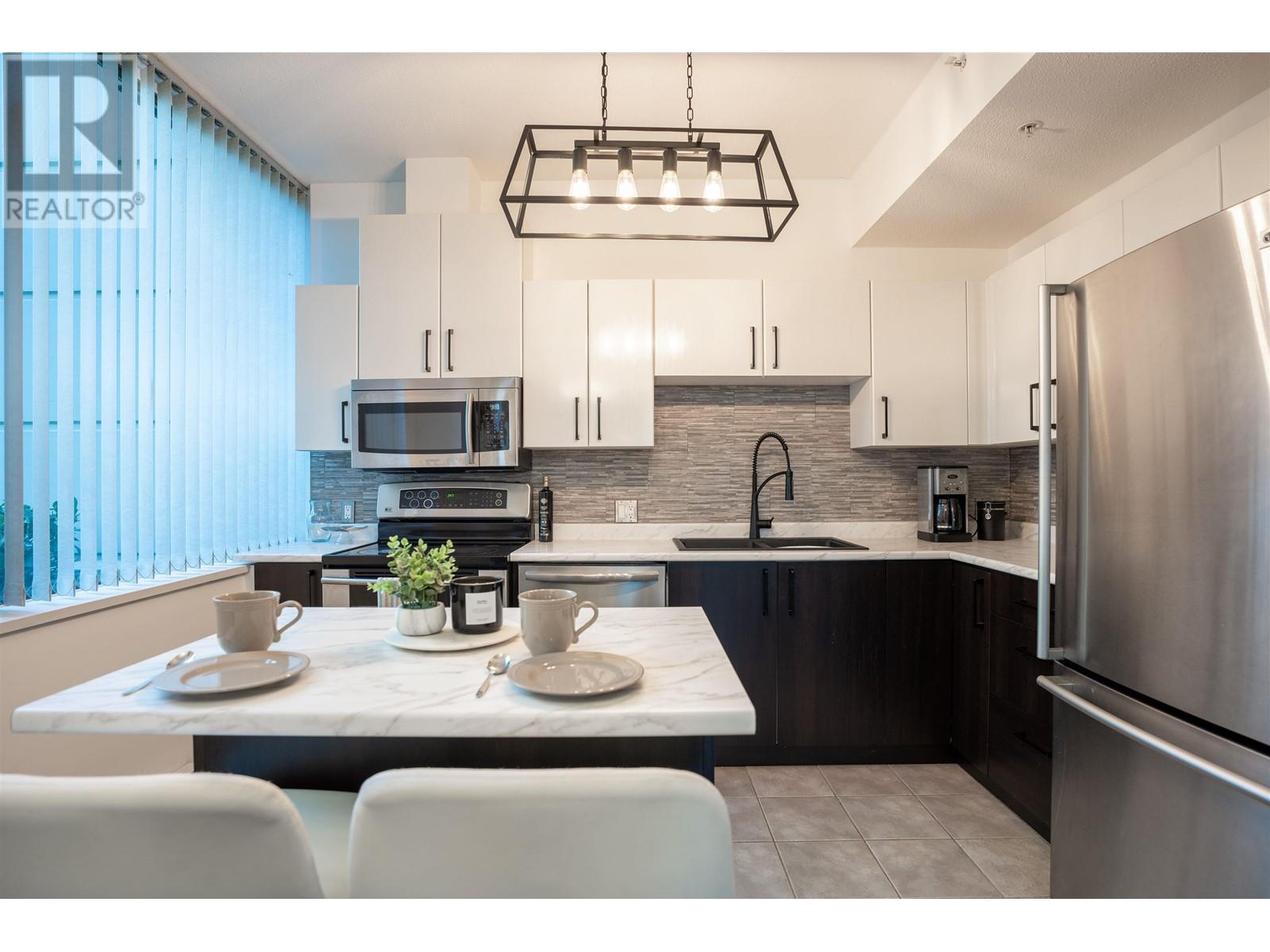 Listing Picture 4 of 20 : 103 6611 SOUTHOAKS COURT, Burnaby / 本拿比 - 魯藝地產 Yvonne Lu Group - MLS Medallion Club Member