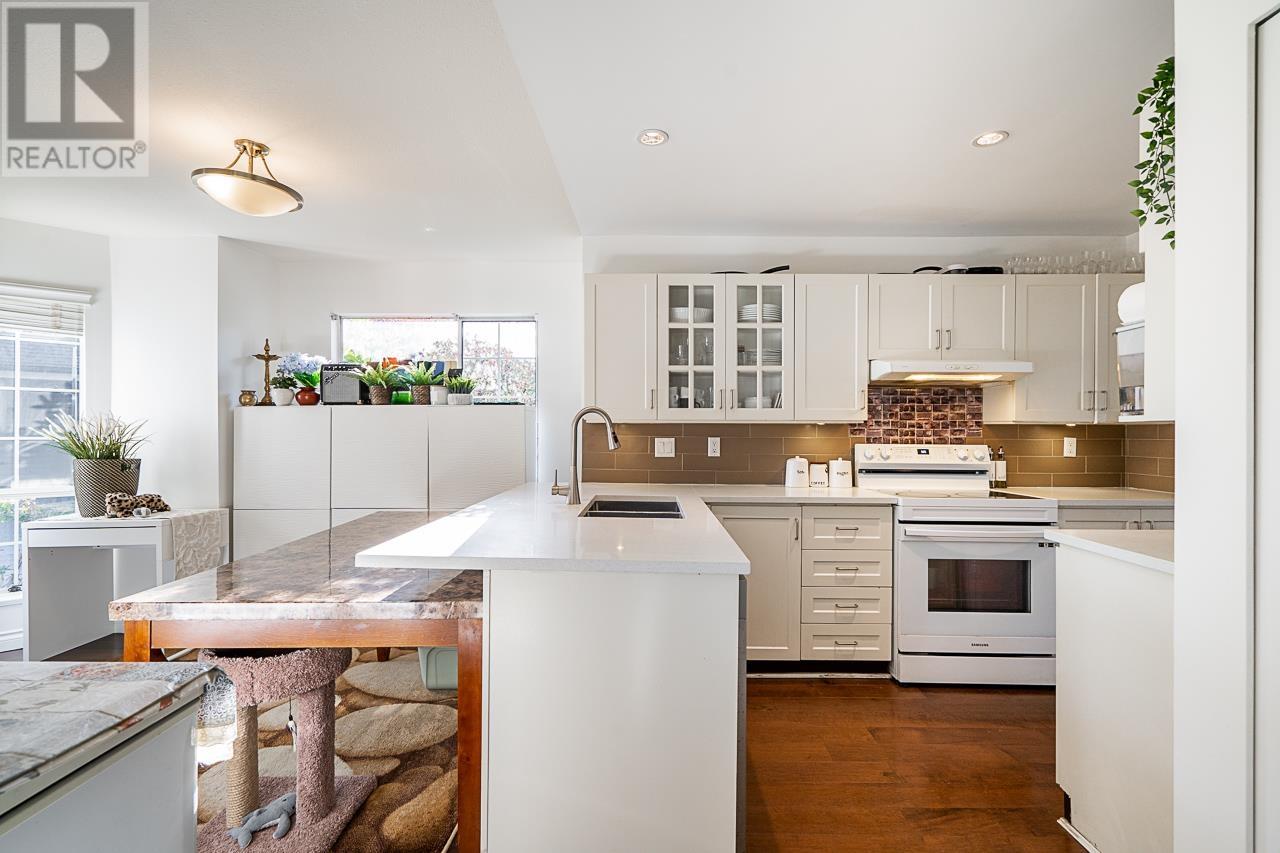Listing Picture 12 of 27 : 33 7360 MINORU BOULEVARD, Richmond / 烈治文 - 魯藝地產 Yvonne Lu Group - MLS Medallion Club Member