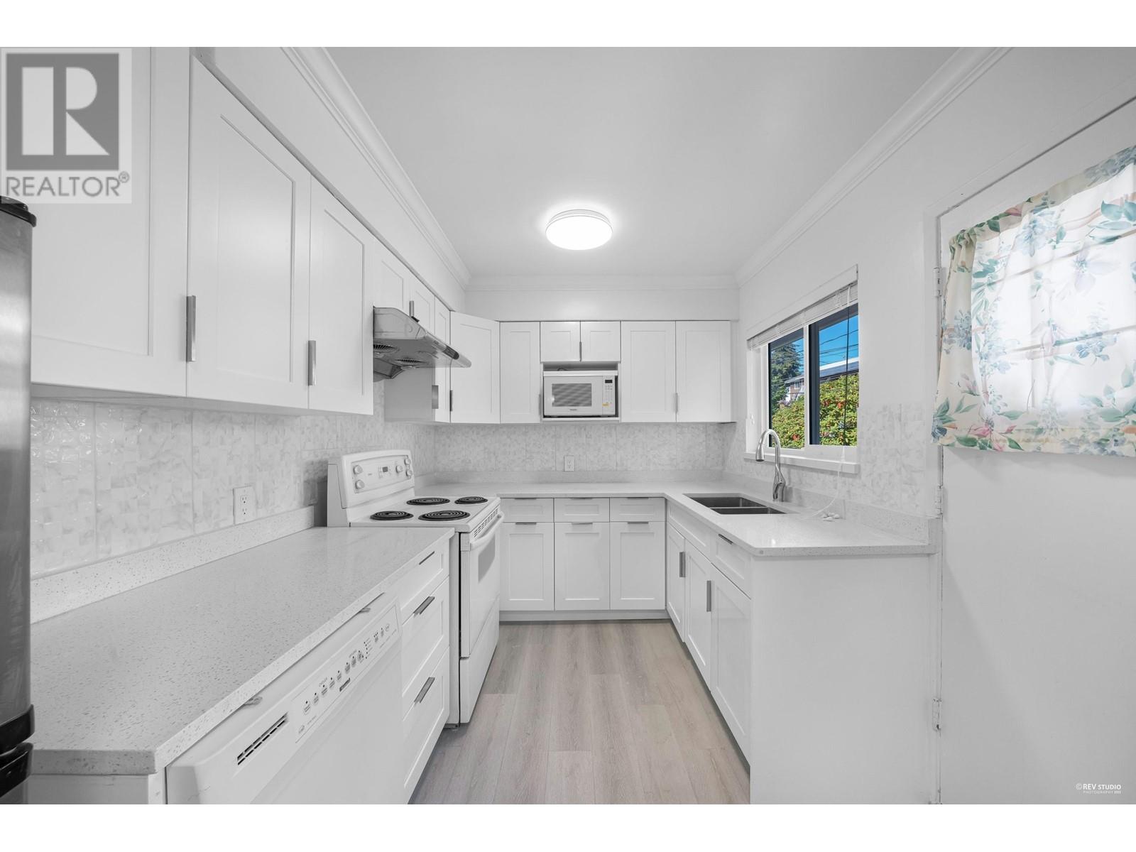 6407 Clinton Street, Burnaby, British Columbia  V5E 1A3 - Photo 9 - R2958027