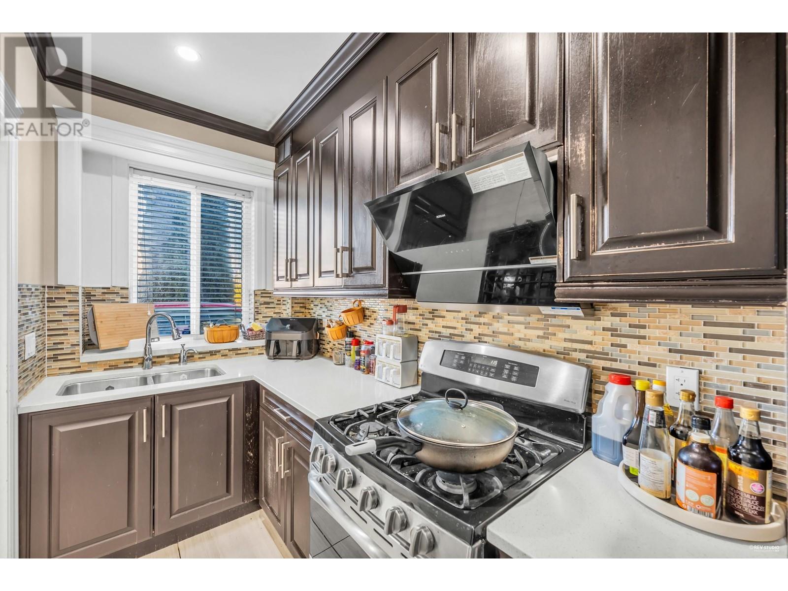 Listing Picture 12 of 35 : 5900 FRANCIS ROAD, Richmond / 烈治文 - 魯藝地產 Yvonne Lu Group - MLS Medallion Club Member