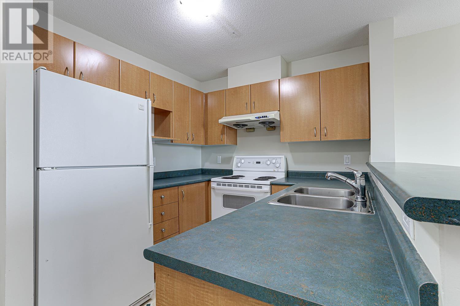 Listing Picture 10 of 25 : 617 3588 VANNESS AVENUE, Vancouver / 溫哥華 - 魯藝地產 Yvonne Lu Group - MLS Medallion Club Member