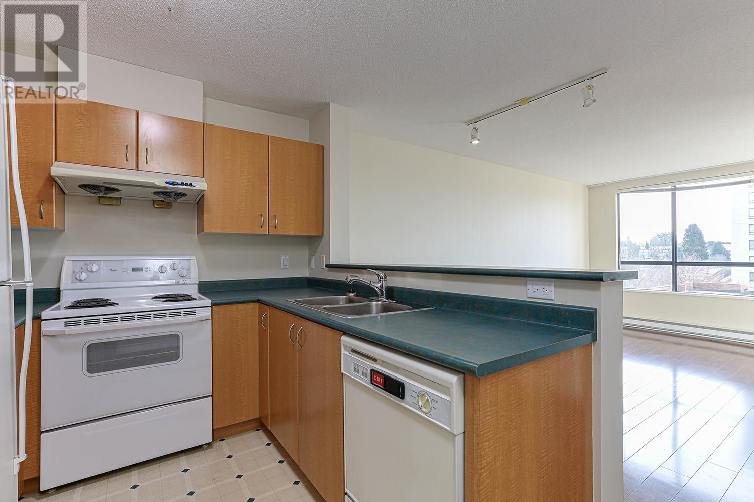 Listing Picture 12 of 25 : 617 3588 VANNESS AVENUE, Vancouver / 溫哥華 - 魯藝地產 Yvonne Lu Group - MLS Medallion Club Member