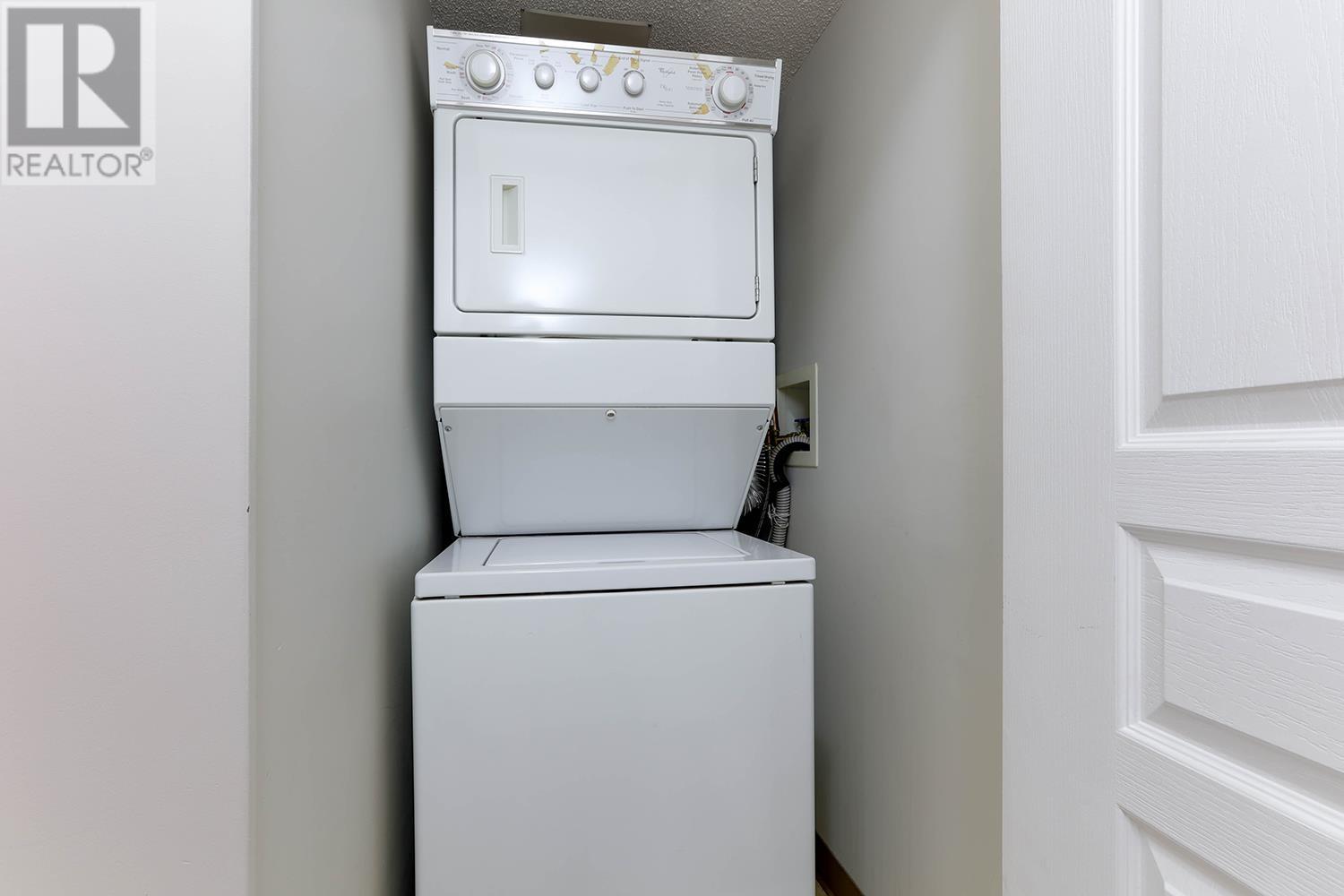 Listing Picture 13 of 25 : 617 3588 VANNESS AVENUE, Vancouver / 溫哥華 - 魯藝地產 Yvonne Lu Group - MLS Medallion Club Member