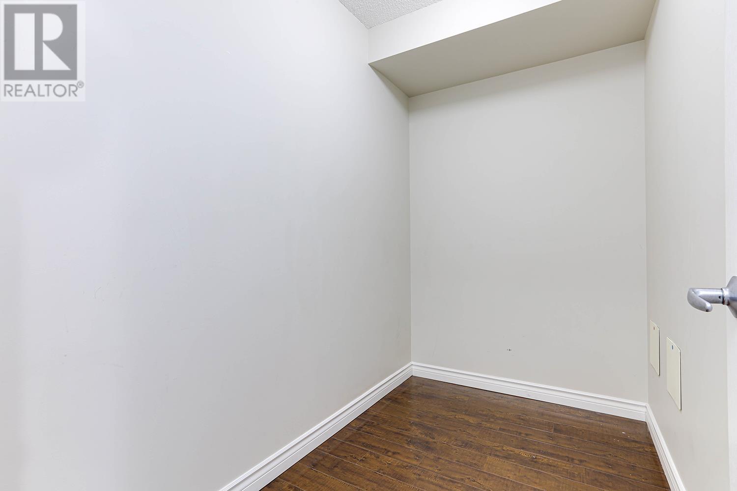 Listing Picture 14 of 25 : 617 3588 VANNESS AVENUE, Vancouver / 溫哥華 - 魯藝地產 Yvonne Lu Group - MLS Medallion Club Member