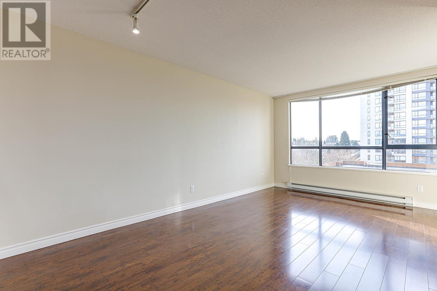 Listing Picture 3 of 25 : 617 3588 VANNESS AVENUE, Vancouver / 溫哥華 - 魯藝地產 Yvonne Lu Group - MLS Medallion Club Member