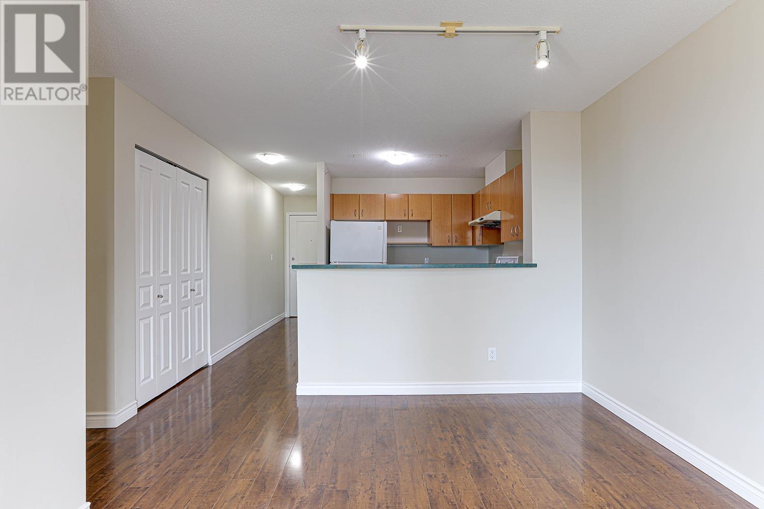 Listing Picture 8 of 25 : 617 3588 VANNESS AVENUE, Vancouver / 溫哥華 - 魯藝地產 Yvonne Lu Group - MLS Medallion Club Member