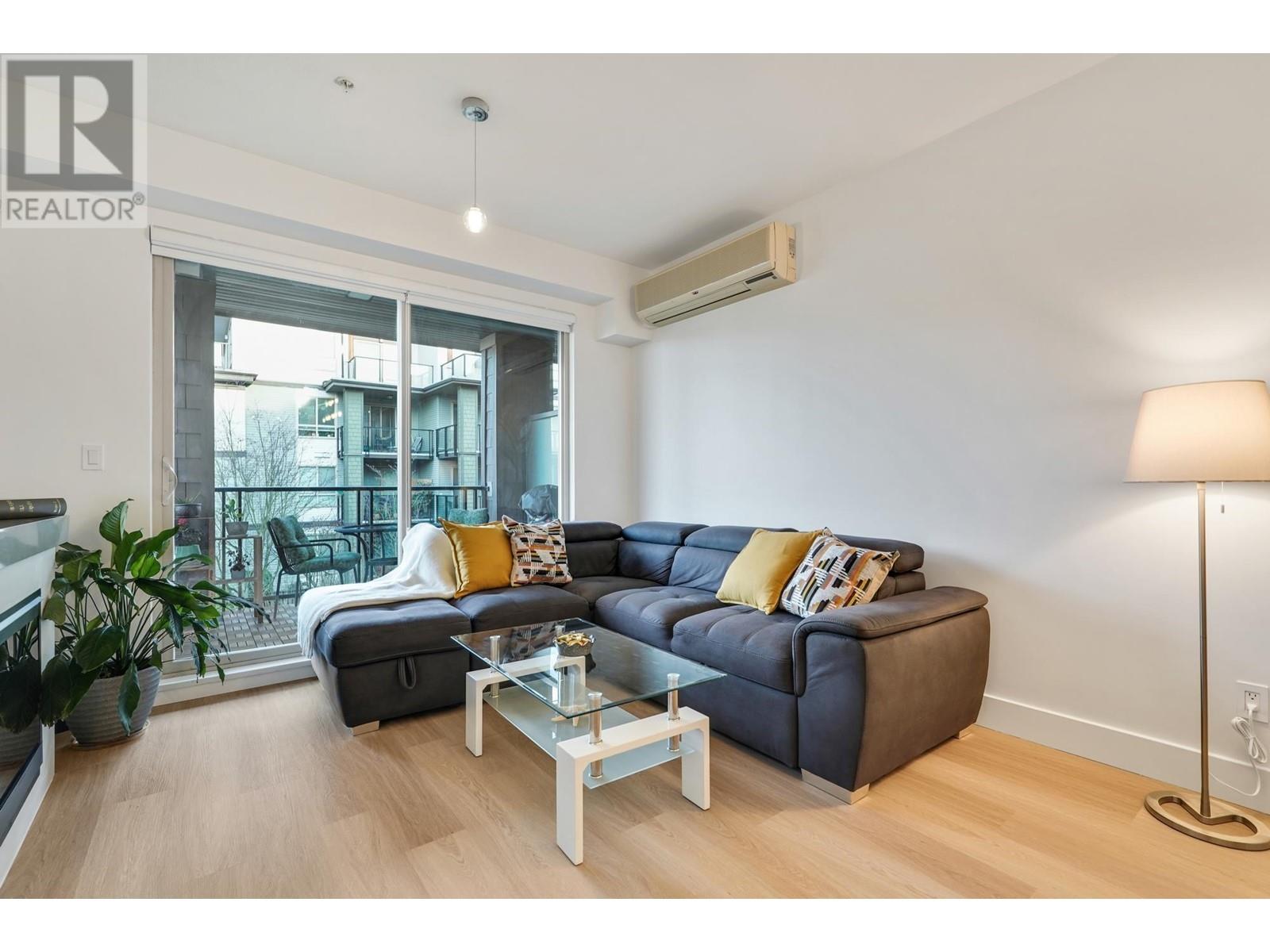 Listing Picture 7 of 39 : 407 7428 BYRNEPARK WALK, Burnaby / 本拿比 - 魯藝地產 Yvonne Lu Group - MLS Medallion Club Member