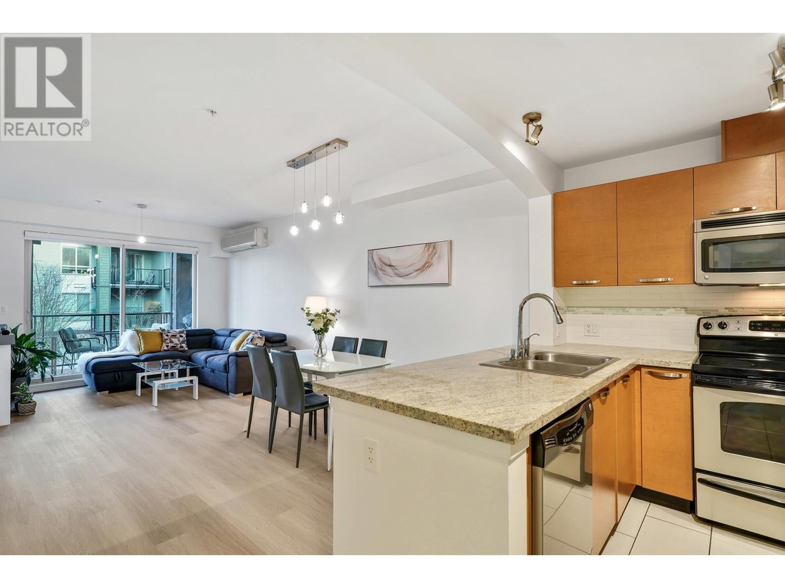 407 7428 BYRNEPARK WALK, Burnaby