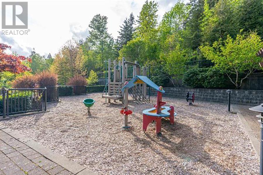 Listing Picture 38 of 39 : 407 7428 BYRNEPARK WALK, Burnaby / 本拿比 - 魯藝地產 Yvonne Lu Group - MLS Medallion Club Member